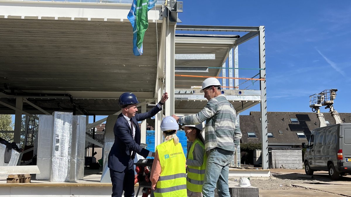 Bouw IKC De Sluis bereikt hoogste punt