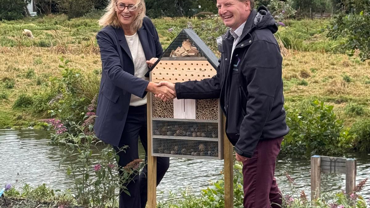 Feestelijk moment bij flexwoningen Ter Aar