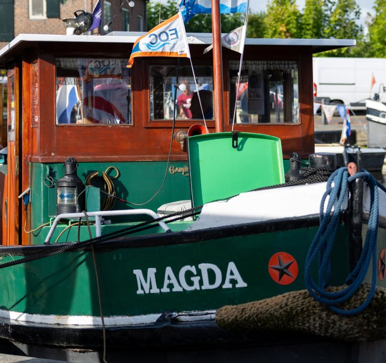sleepboot met de naam magda op de boeg