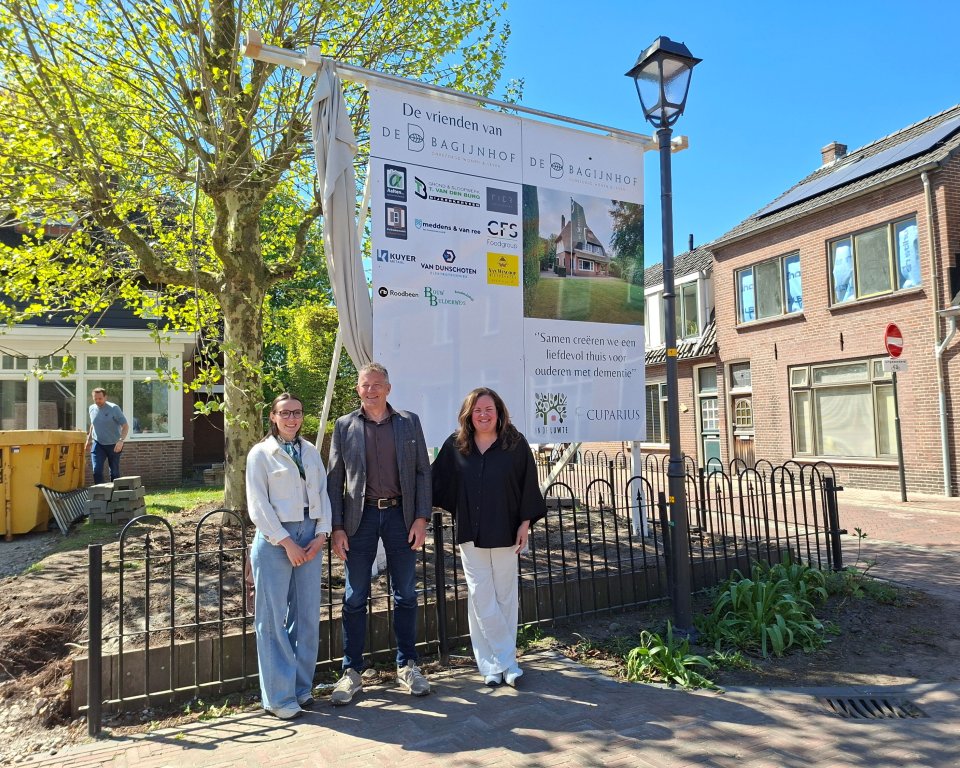 onthulling bouwbord woonzorgproject De Bagijnhof in Nijkerk