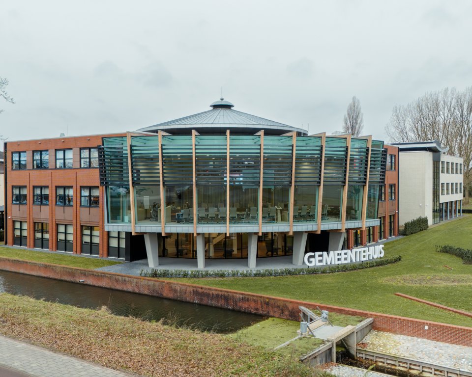 Foto van het gemeentehuis van Nijkerk