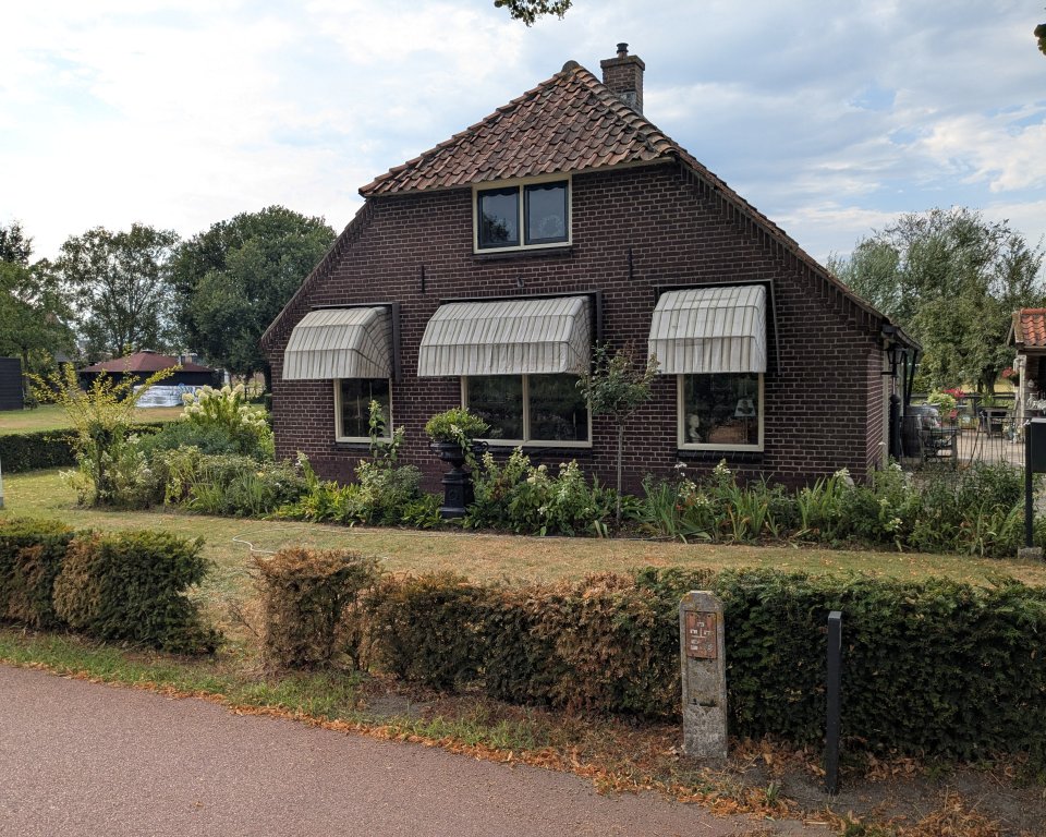 Een monumentaal huis in Nijkerkerveen. Aan de Amersfoortseweg 77