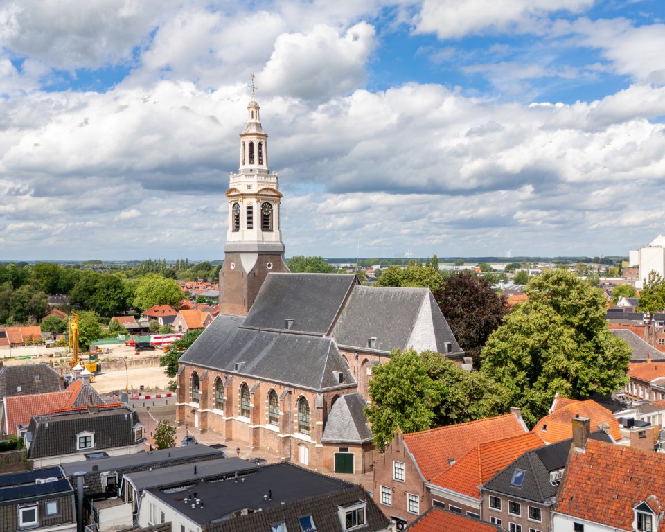 zicht op centrum nijkerk met de grote kerk