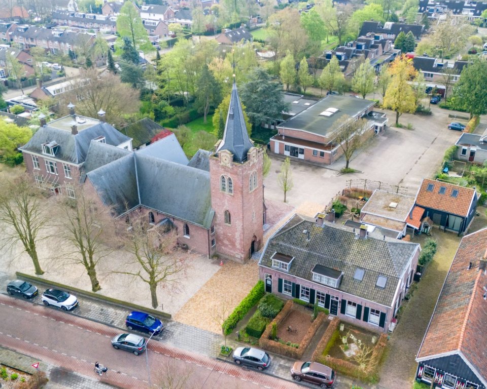 luchtfoto centrum kerk hoevelaken