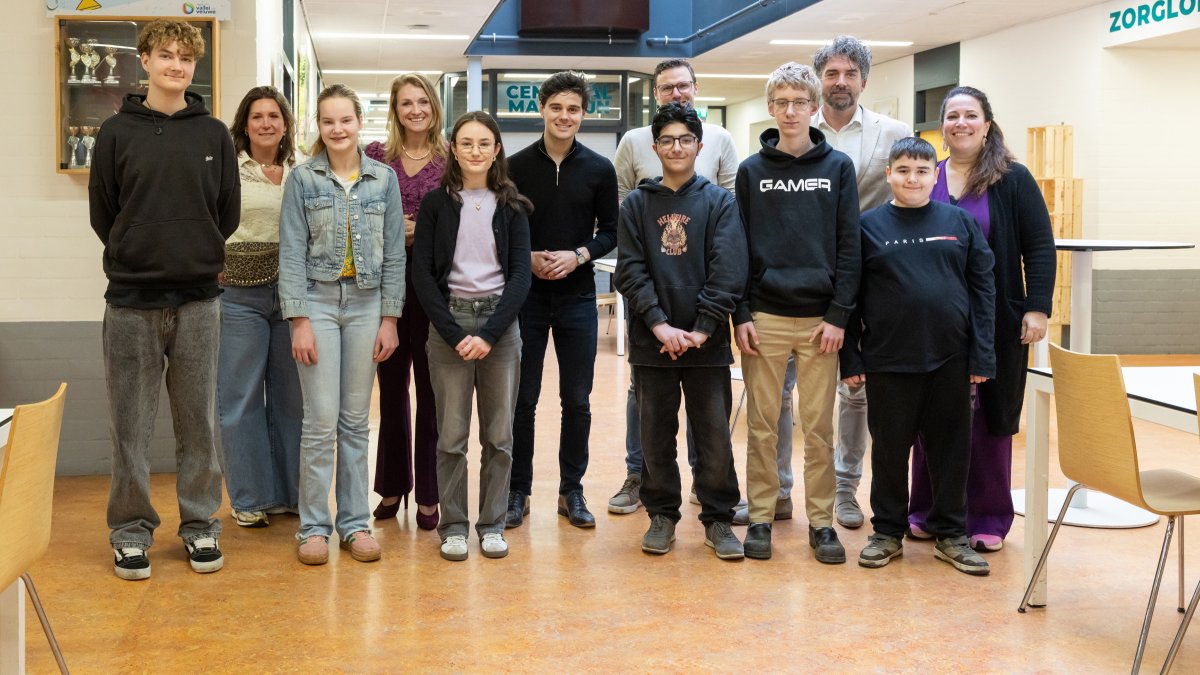 Burgemeester en lijsttrekkers op bezoek bij Accent Praktijkonderwijs Nijkerk