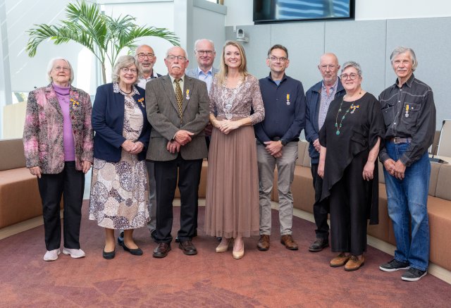 Burgemeester met alle gedecoreerden op 24 april 2026