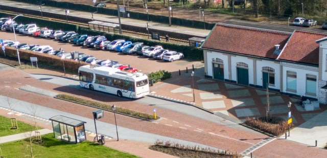 Bus bij station Nijkerk