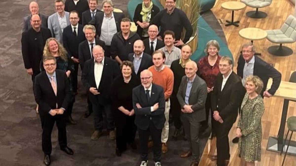 Algemeen bestuur roept op tot coalitie met brede steun