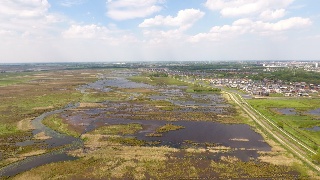 Het Eelderdiep in De Onlanden. De extra waterberging is nodig om voldoende veiligheid te blijven bieden aan de inwoners in en rondom De Onlanden en wordt alleen tijdelijk ingezet bij extreem weer.