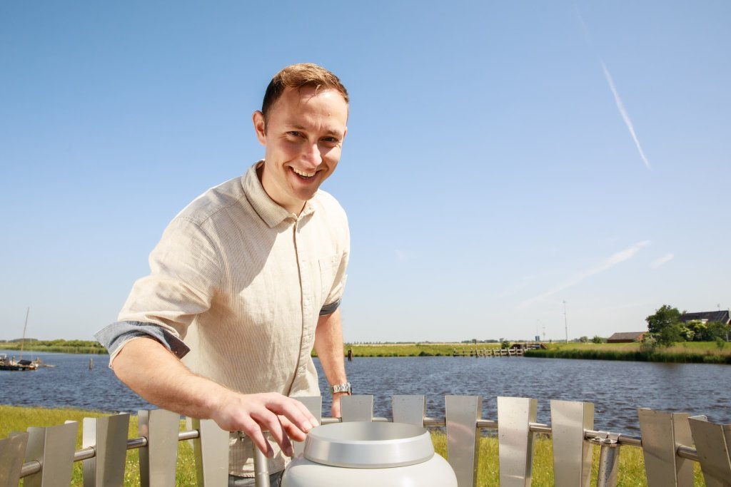 Durk met een regenmeter in zijn hand