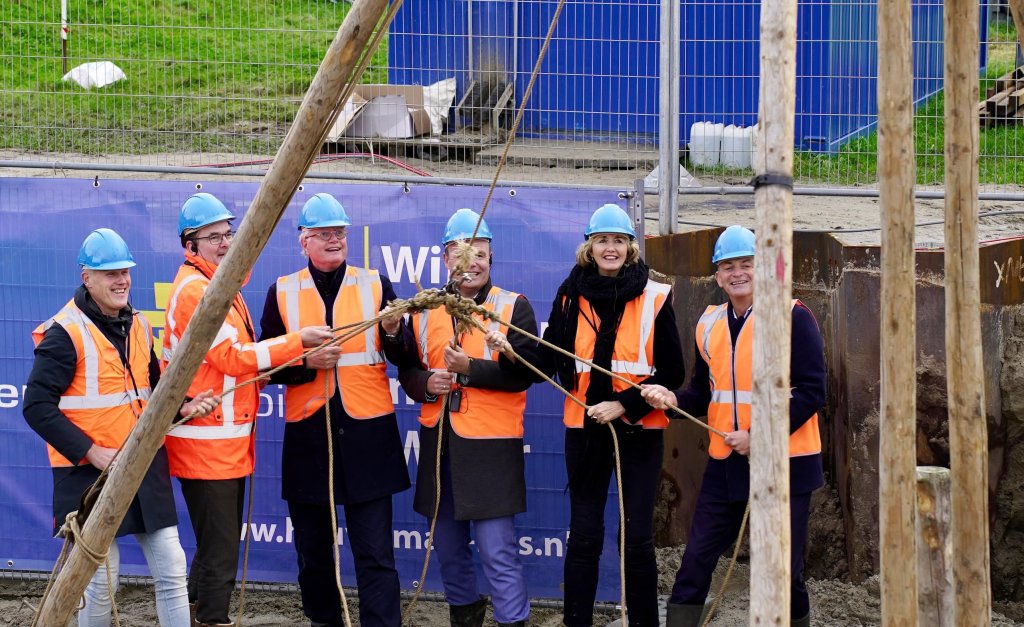 Eerste paal voor bouw getijdenduiker Dubbele Dijk geslagen