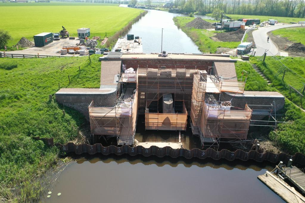 Foto van de restauratie kokersluis (De Aduarderzijlen)