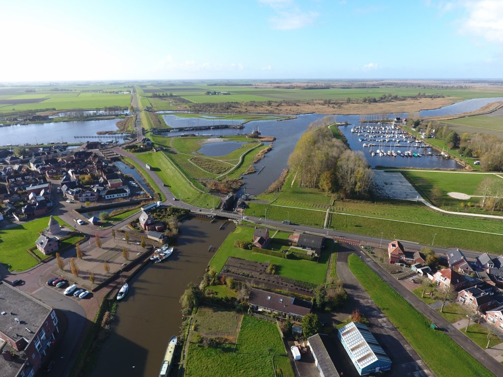 Luchtfoto Zoutkamp vanaf Husingokanaal