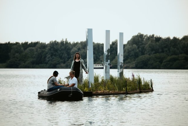 Het varende groene eiland komt aan in Lauwersoog
