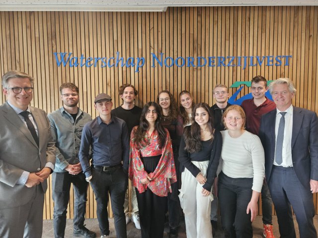 Groepsfoto jongerenpanel met Bas en Roeland 2024-2025