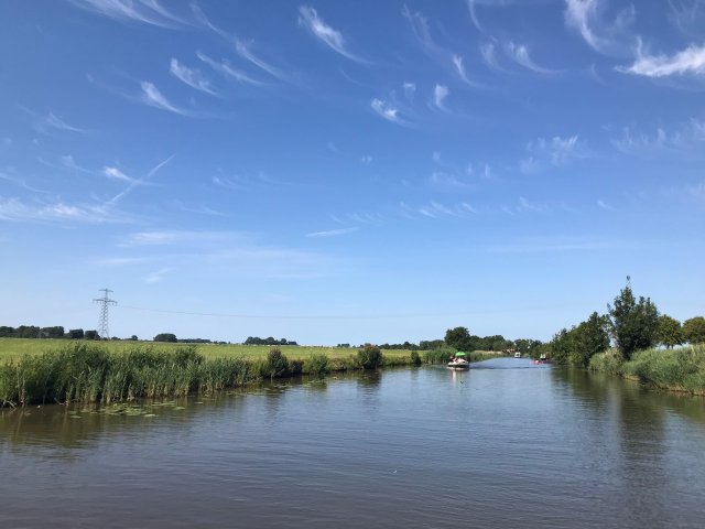 Recreatie vaart op het Winsumerdiep