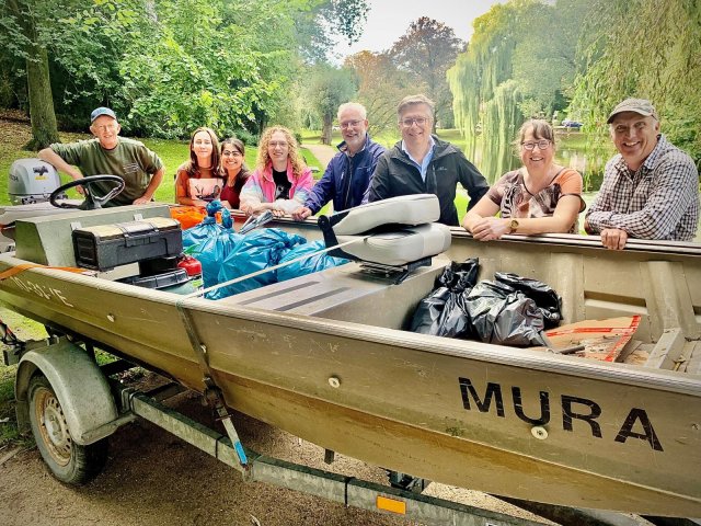 Zwerfafval opruimen tijdens de World Clean Up Day 2025