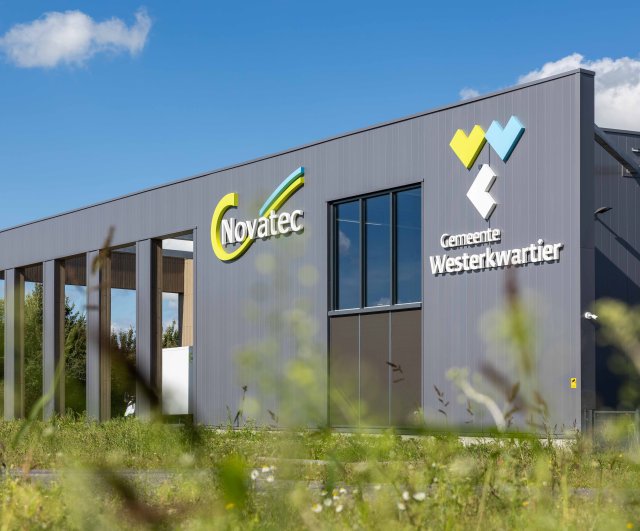 Voorkant van het pand van Novatec en de gemeente Westerkwartier op het Leeksterveld