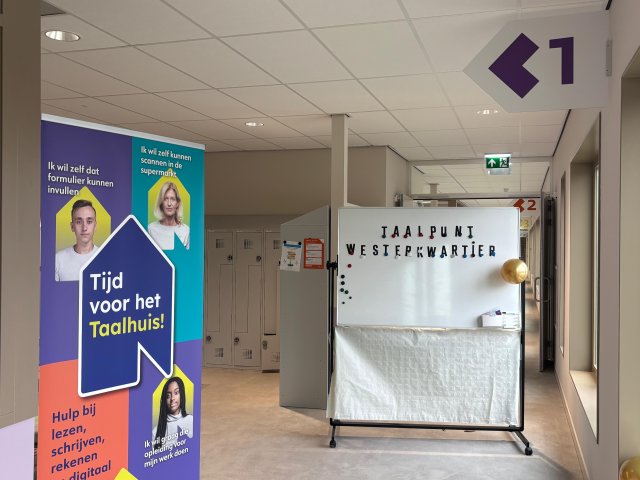 Informatiebord Tijd voor het Taalhuis