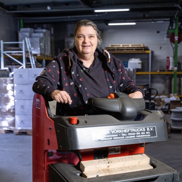 Foto: Astrid van den Heuvel op de vorkheftruck