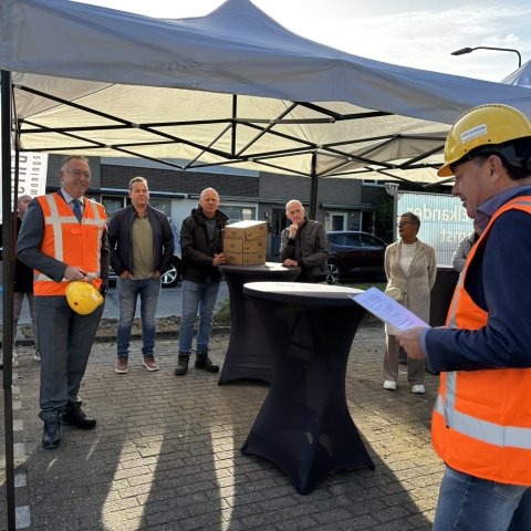 Speech Sylvester Putters during start of demolition Vinkenhofjes