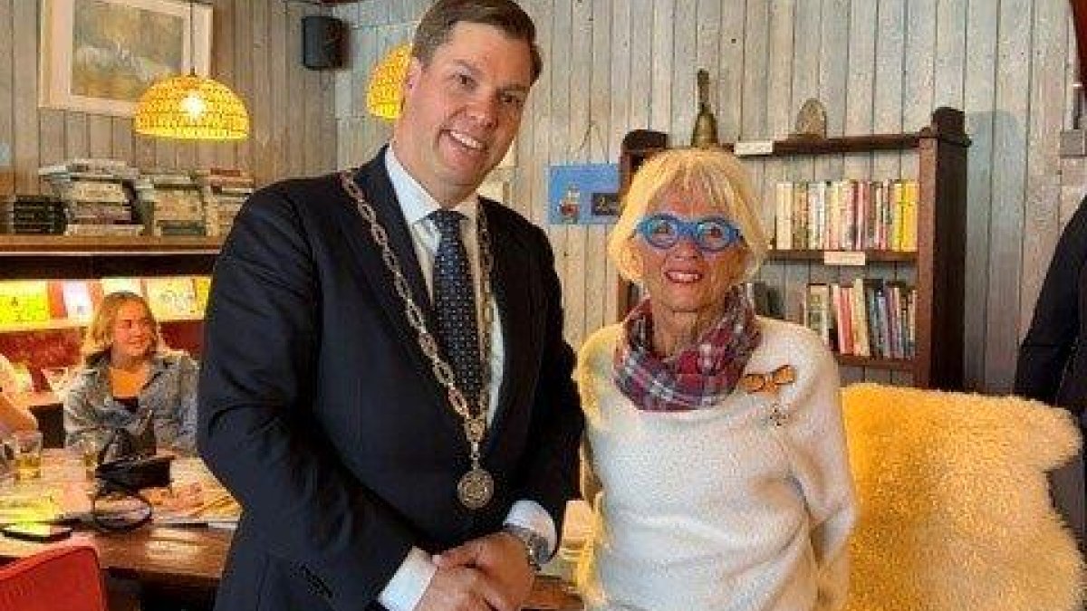 Koninklijke onderscheiding voor Nell van Ham - Bek