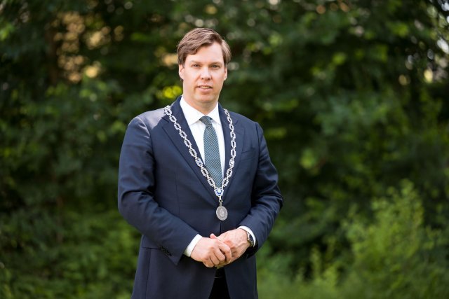 Burgemeester Freek van Genugten