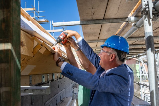 Alderman Patrick Kok confirms final roof plate