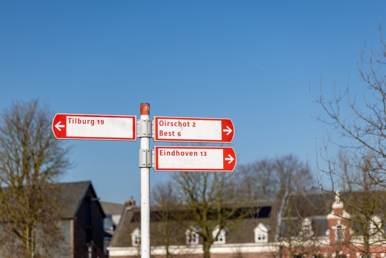 Bord met Oirschot en Best erop