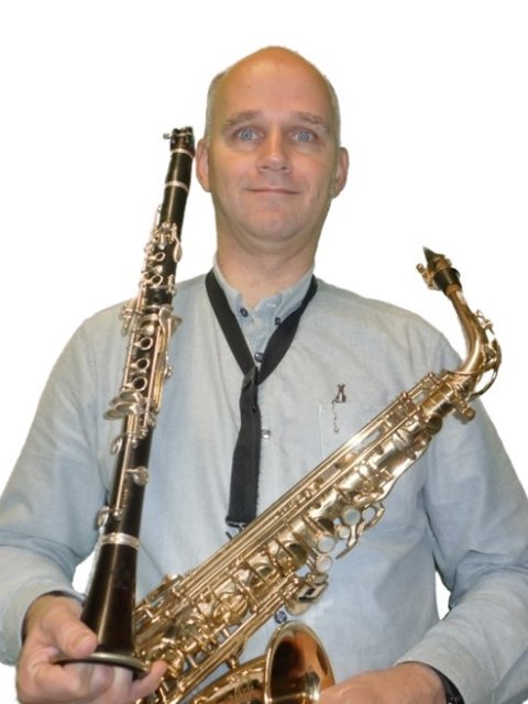 Marcel Verbruggen met zijn saxofoon en klarinet. 