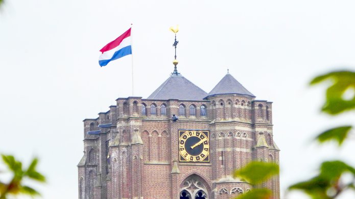 toren met nederlandse vlag - Peter van der Schoot