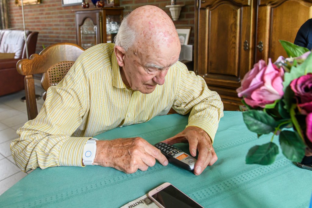 Meneer Nouwens test de Leefsamen-app.