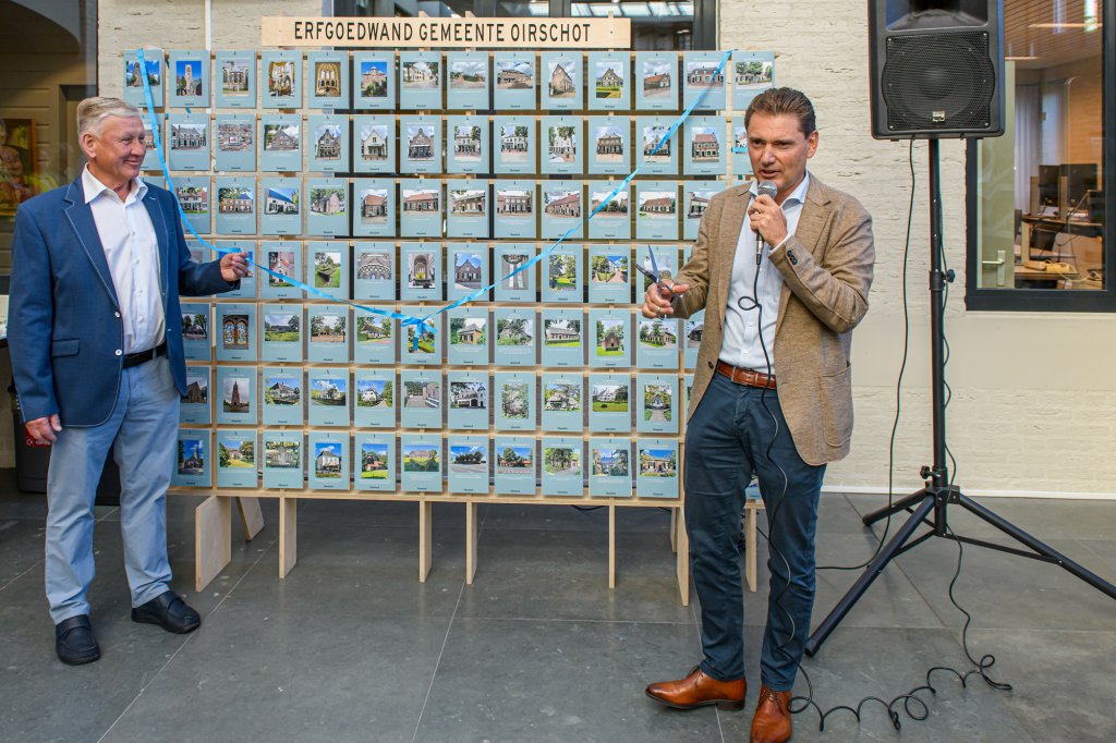 Wethouder Joep van de Ven bij de onthulling van de Erfgoedwand Oirschot.