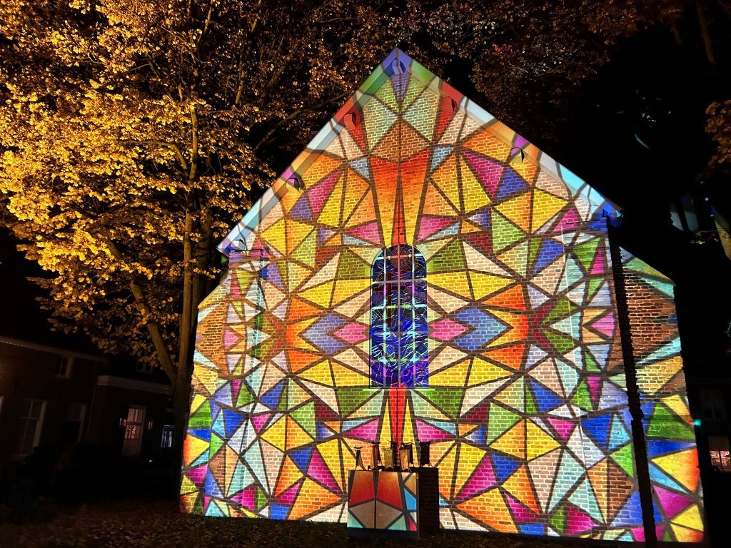 een kapelletje in oirschot mooi verlicht