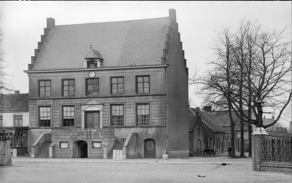 Het Oude Raadhuis in Oirschot in 1919.
