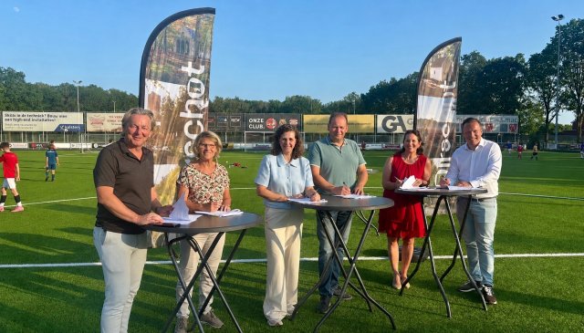 Foto ondertekening sportverenigingen