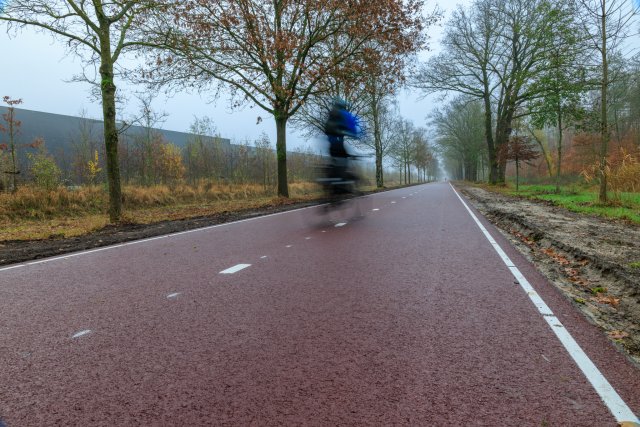 Snelfietspad met fietser