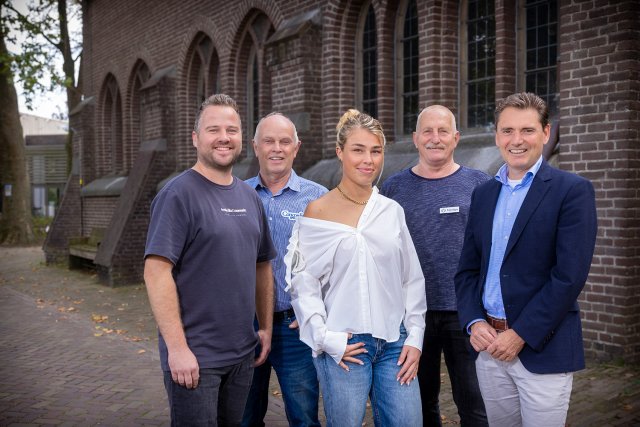 Een foto van Niels van de Vondervoort, Louis Franken, Tineke van de Wal, Pieter Vlemminx en wethouder Joep van de Ven.