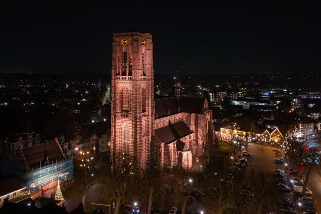 Sint-Petrusbasiliek uitgelicht met duurzame ledverlichting