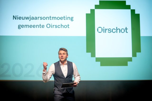 Presentator tijdens de nieuwjaarsontmoeting