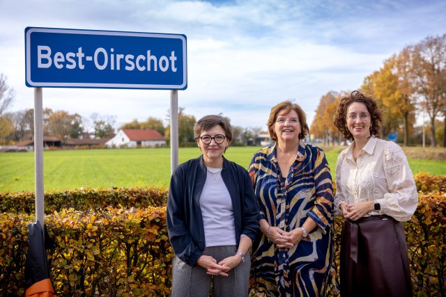 Gemeenten Best en Oirschot maken de officiële naam van de fusiegemeente Best en Oirschot bekendgemaakt. Vlnr: Wilma de Koning-Martens (voorzitter naamgevingscommissie), Rianne Donders-De Leest (burgemeester gemeente Best) en Judith Keijzers-Verschelling (burgemeester gemeente Oirschot).