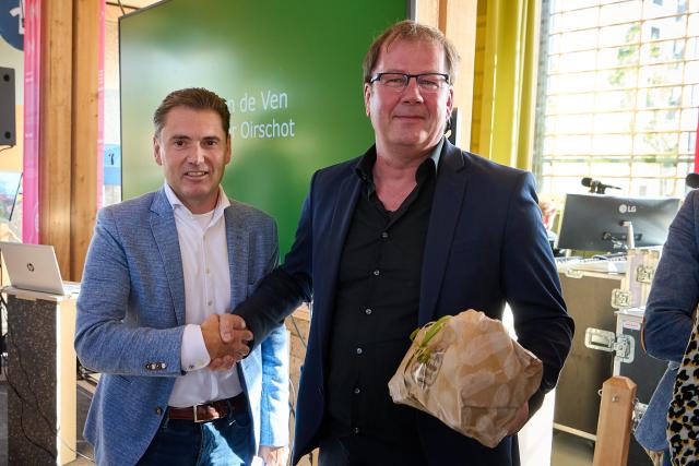 Winnaar Nieuwe Oogst Biobased en Natuurinclusief Bouwen en Wethouder Joep van de Ven in Oirschot 2022 (3)