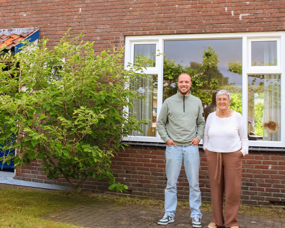 Mevrouw De Hoog met energieverkenner Bas Tromp