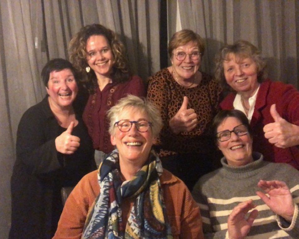 Vooraan: Diny Jansen en Janet Metzlar. Achter: Wendy Koenen, Annelies Brandsma, Marianna Brandsma en Anneke Lukkes