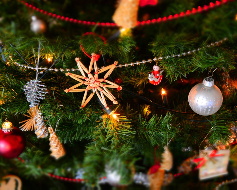 Kerstboom met versiering