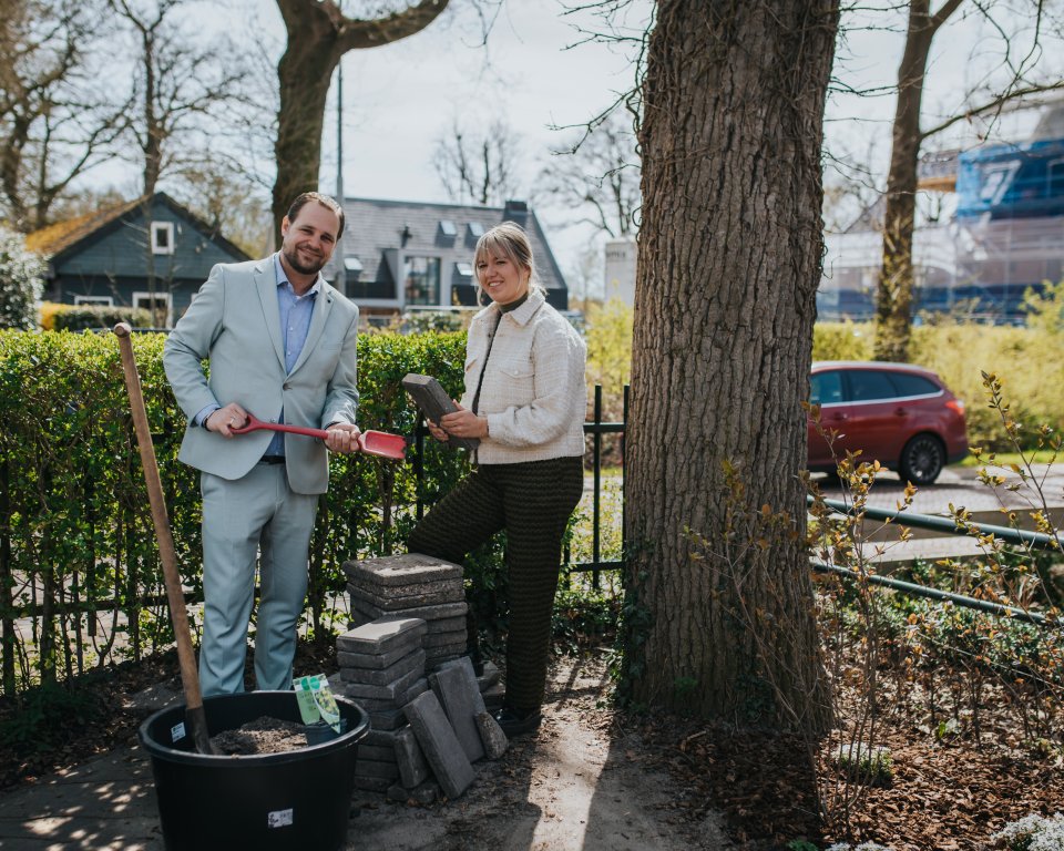 Wethouders Edema en Hartog geven startschot voor NK Tegelwippen