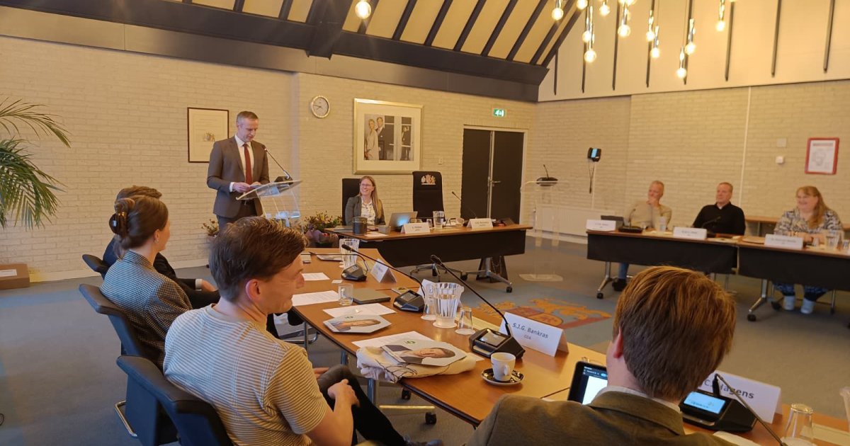 De gemeenteraad Opmeer neemt afscheid: acht leden zwaaien af