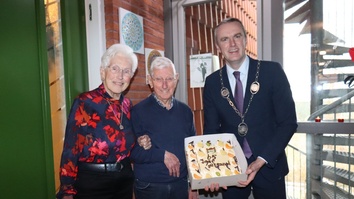 Het echtpaar Bakker-Vreugdenhil uit Hoogwoud viert 65-jarig briljanten huwelijksjubileum