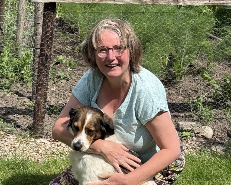 Klimaatburgemeester met hond buiten