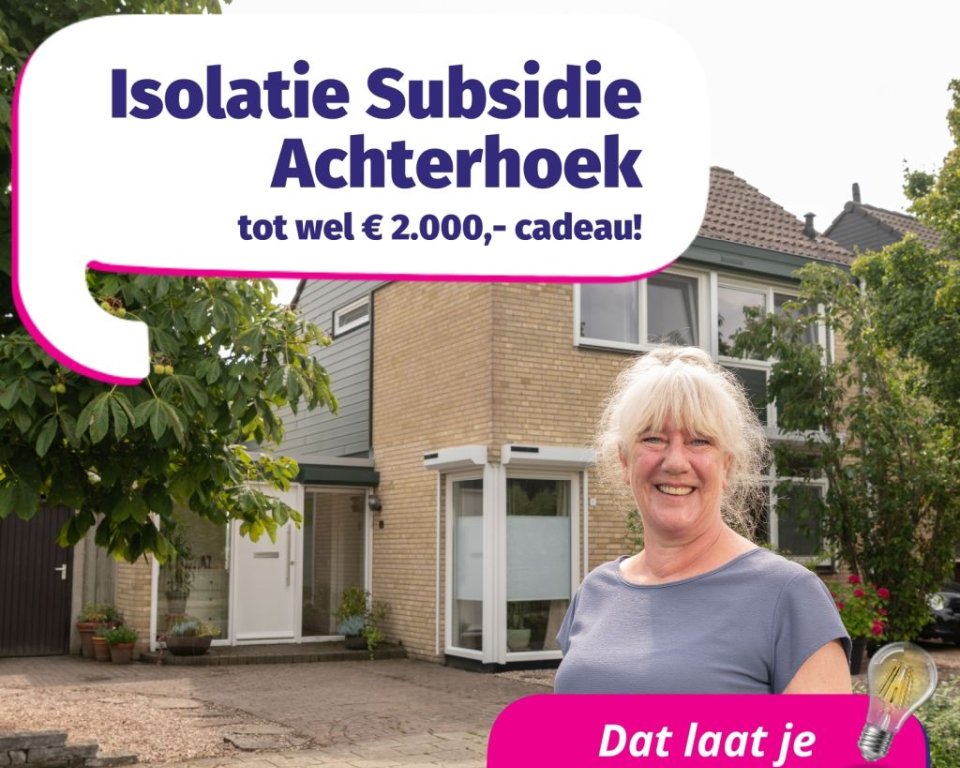 Ingeborg staat voor haar huis